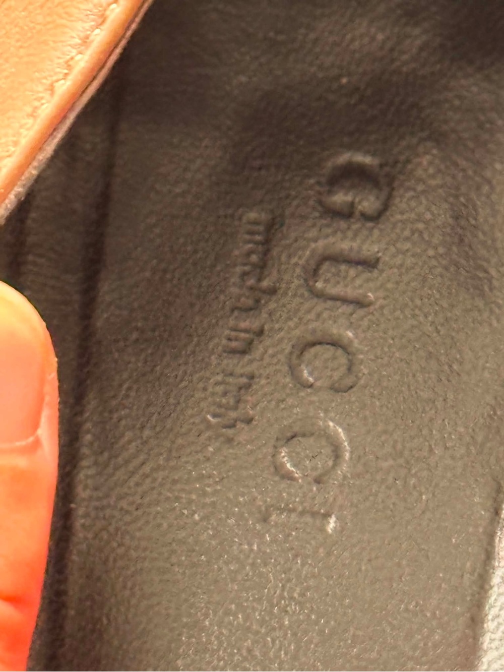 Gucci Women's Tan Leather Loafers with Signature Logo - Picture 3 of 11